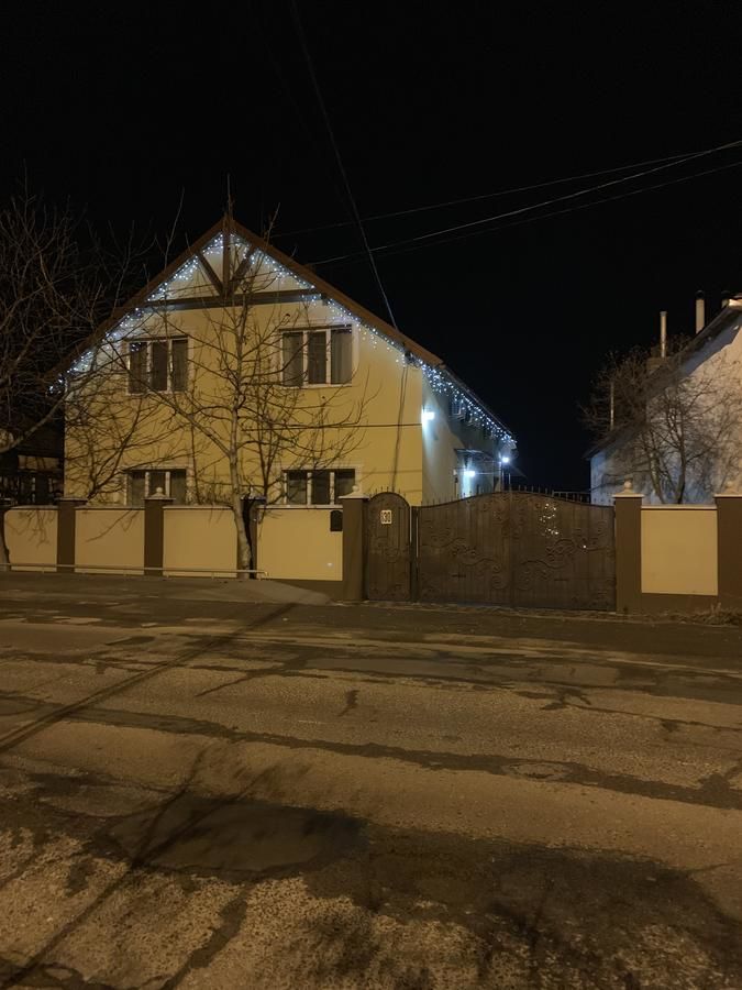 Гостевой дом Мини готель Вилла Виктория Берегово-18